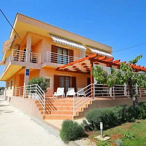 apartments-villa-mareta.hotelinzadar.com/
