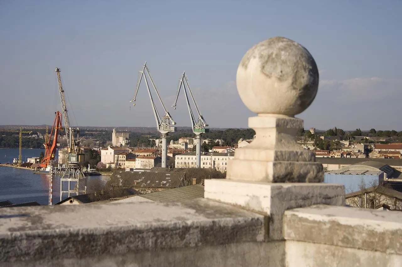 Hotel Veli Joze Pula 2*,